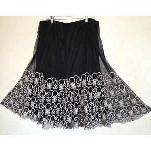 Vtg Style & Co Black And Ivory Tulle Skirt 3X Floral Embroidered Romantic Goth